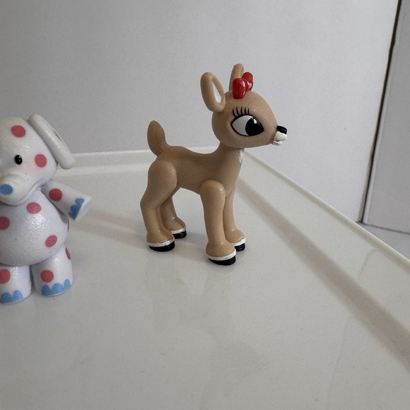 Rudolph the Red-Nosed Reindeer Clarice & Spotted Elephant PVC Figures 2" - Picture 4 of 5